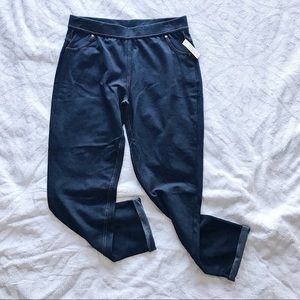 Bobbie Brooks • Jegging Capri French Terry Legging